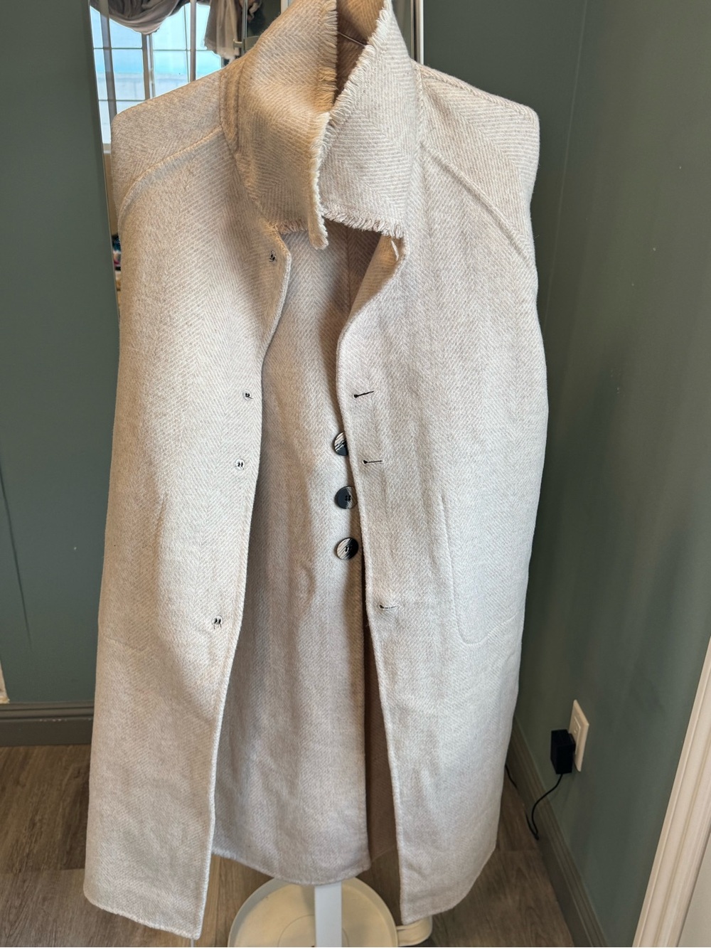 100% Wool Long Beige Coat Quiet Luxury Minimalist - Picture 5 of 7
